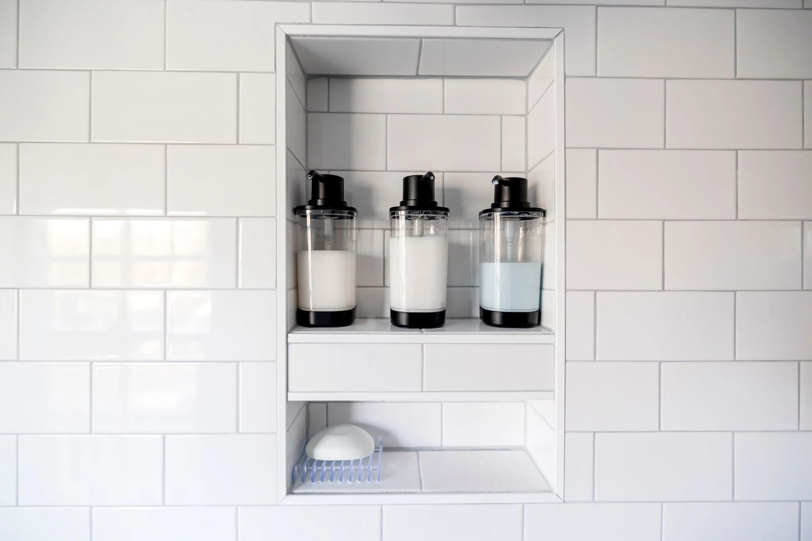 Recessed shower niche for toiletries