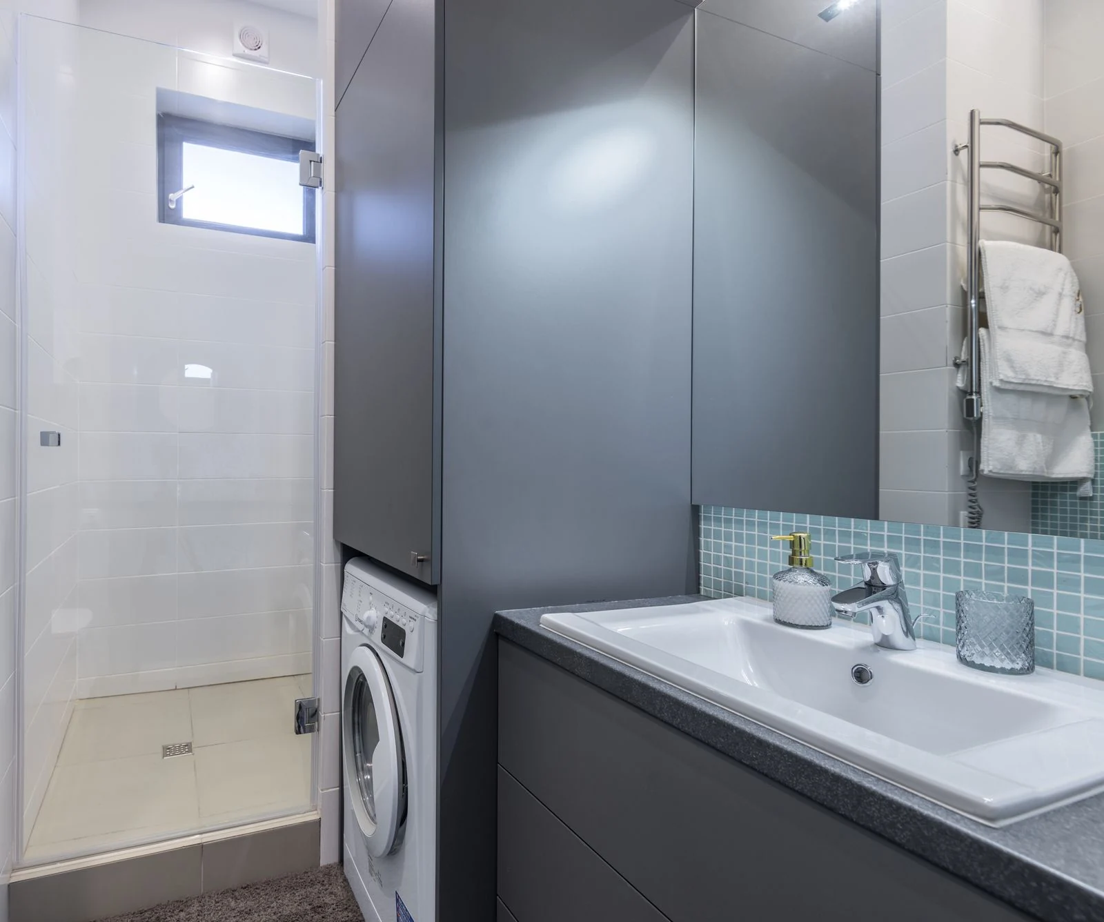 Bathroom layout and fittings